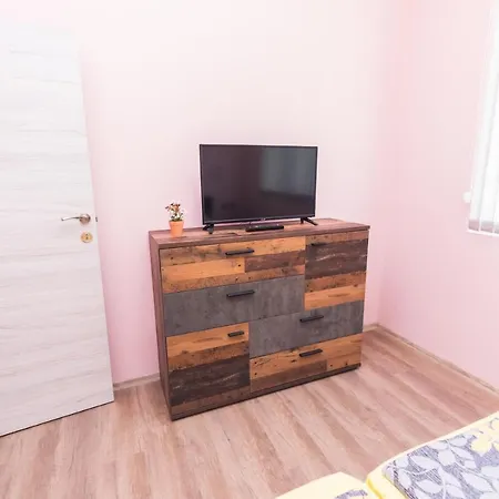 за гости боряна Apartman *